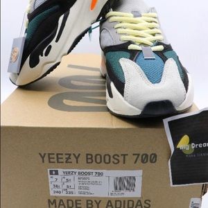 YEzzy boost 700 B75571